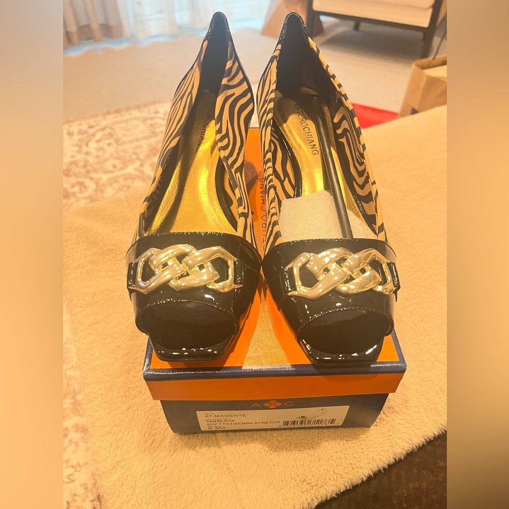 Arturo Chiang Peep Toe wedge 9.5